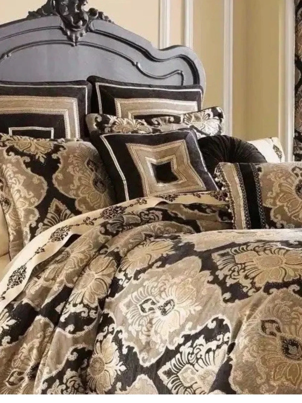 Bradshaw Black 4-Piece Comforter Set Damask By J Queen Sz Cal-King
